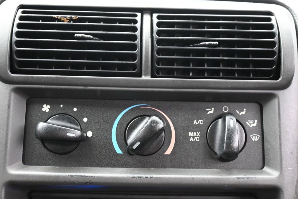 Used 2004 Ford Mustang GT RWD image 17