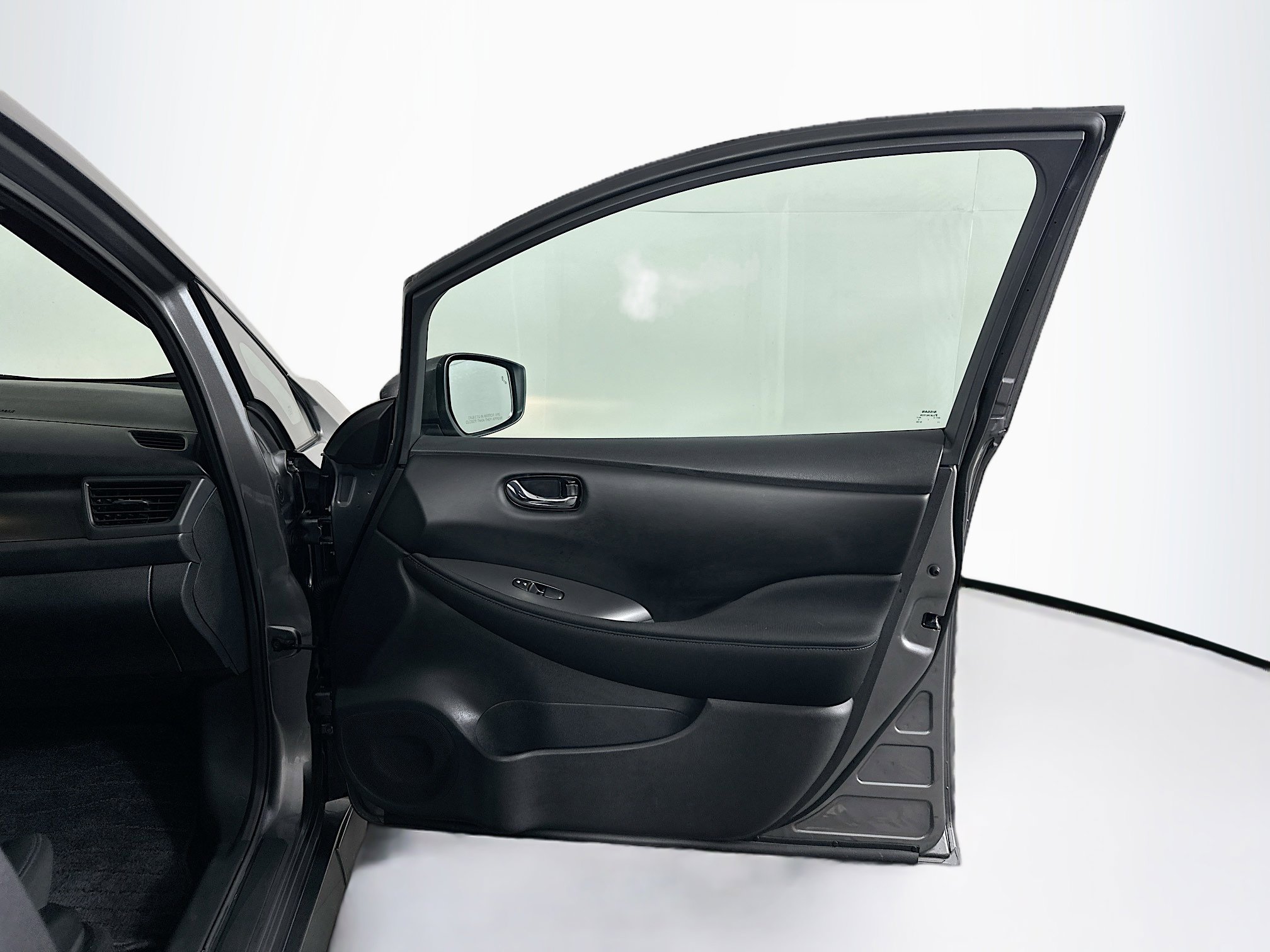 Used 2023 Nissan Leaf S image 30