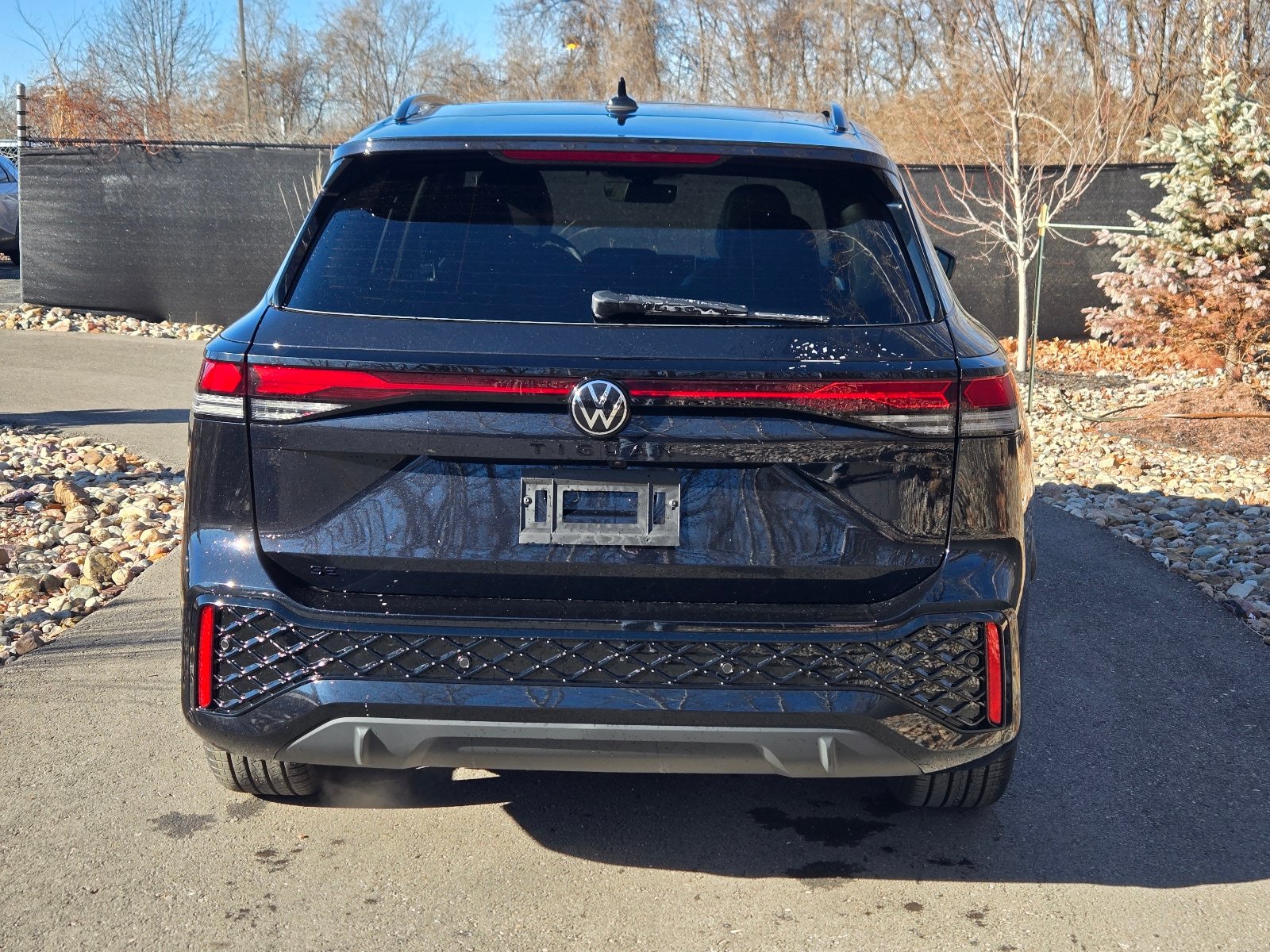New 2026 Volkswagen Tiguan SE R-Line FWD image 4
