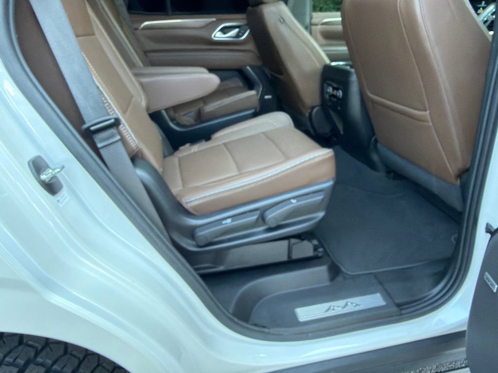 Used 2024 Chevrolet Tahoe High Country AWD/4WD image 15
