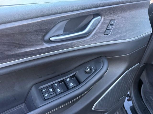 Used 2022 Jeep Grand Cherokee Limited w/ Luxury Tech Group II image 13