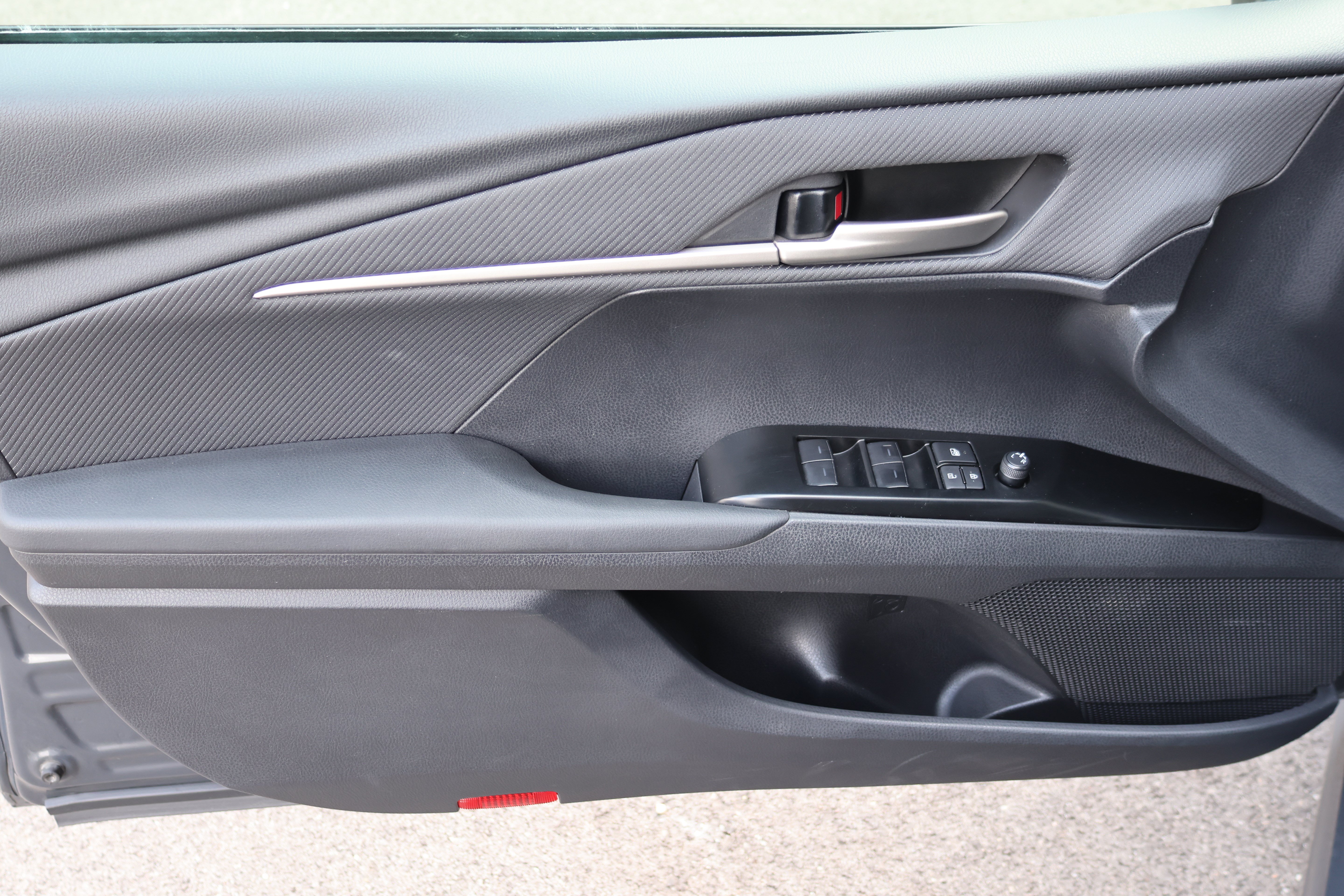 Used 2025 Toyota Camry SE FWD image 19
