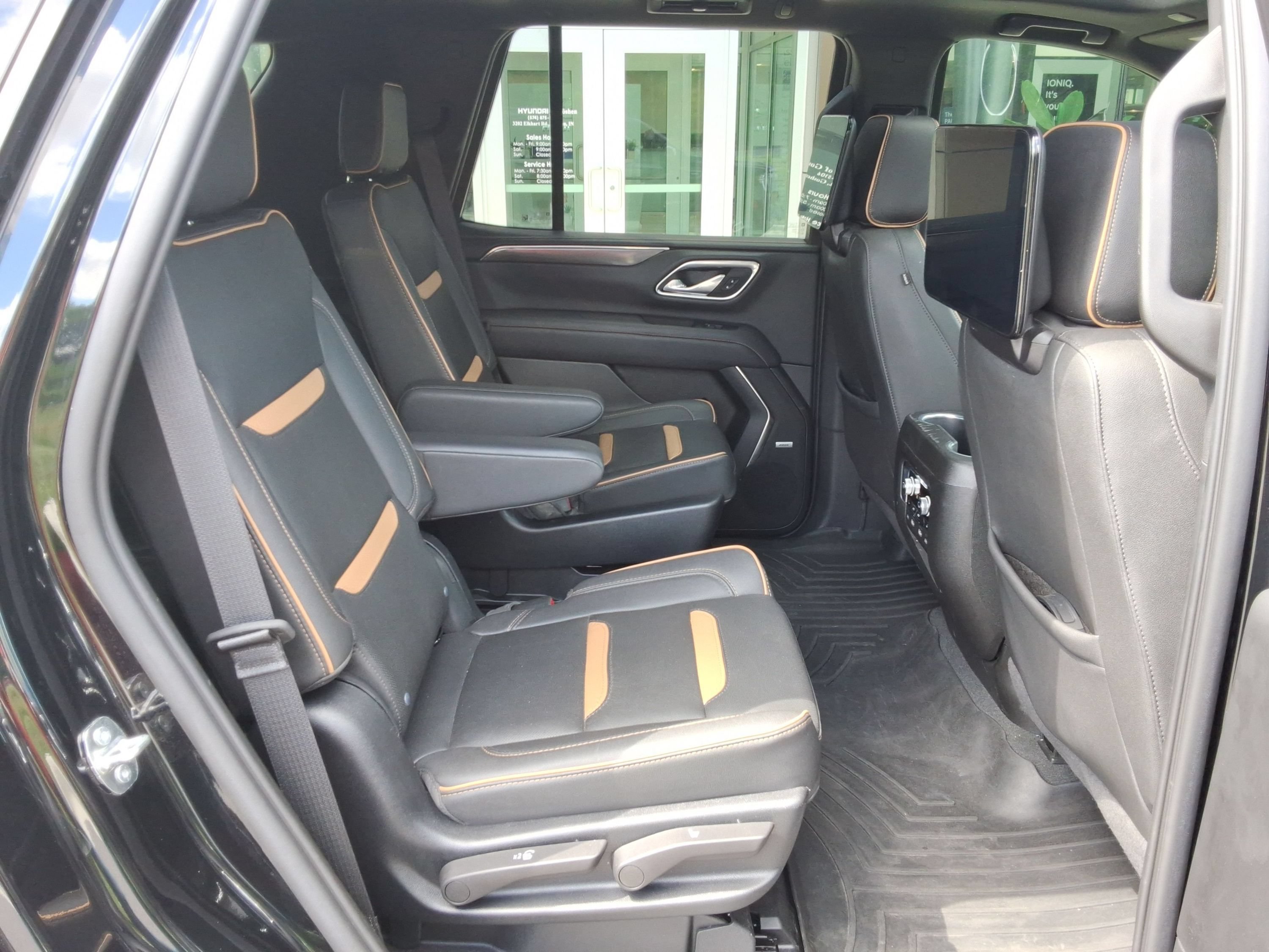 Used 2023 GMC Yukon AT4 w/ AT4 Premium Package AWD/4WD image 36