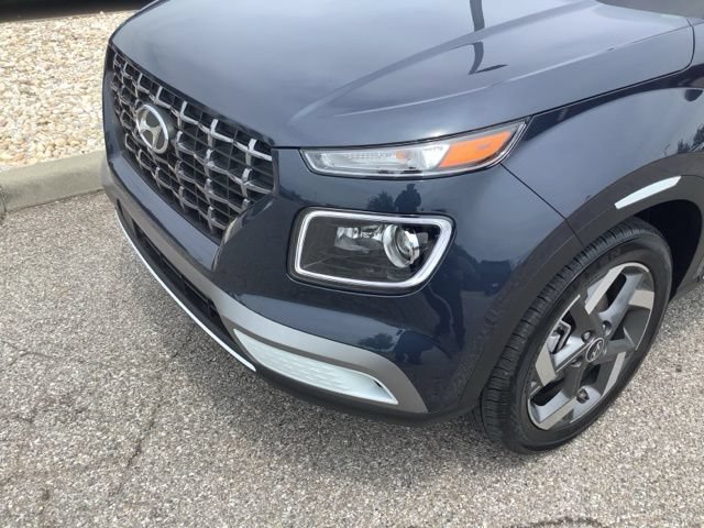 Certified 2025 Hyundai Venue Limited FWD image 30