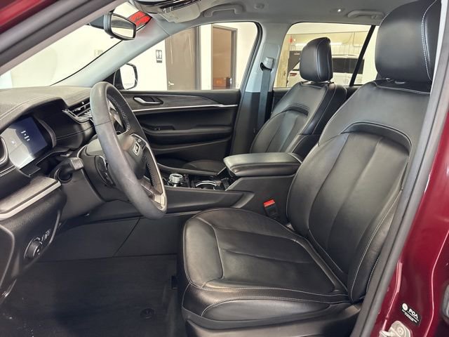 Used 2023 Jeep Grand Cherokee Limited w/ Trailer Tow Prep Group (B) image 16