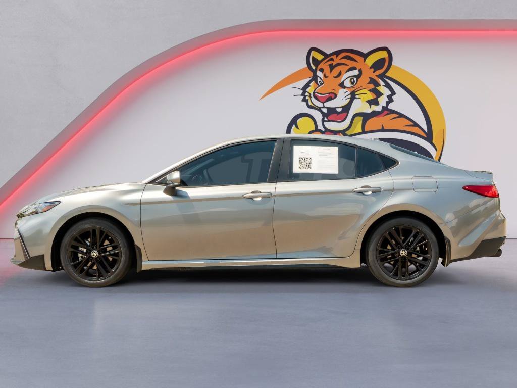 Used 2025 Toyota Camry SE w/ Convenience Package FWD image 9