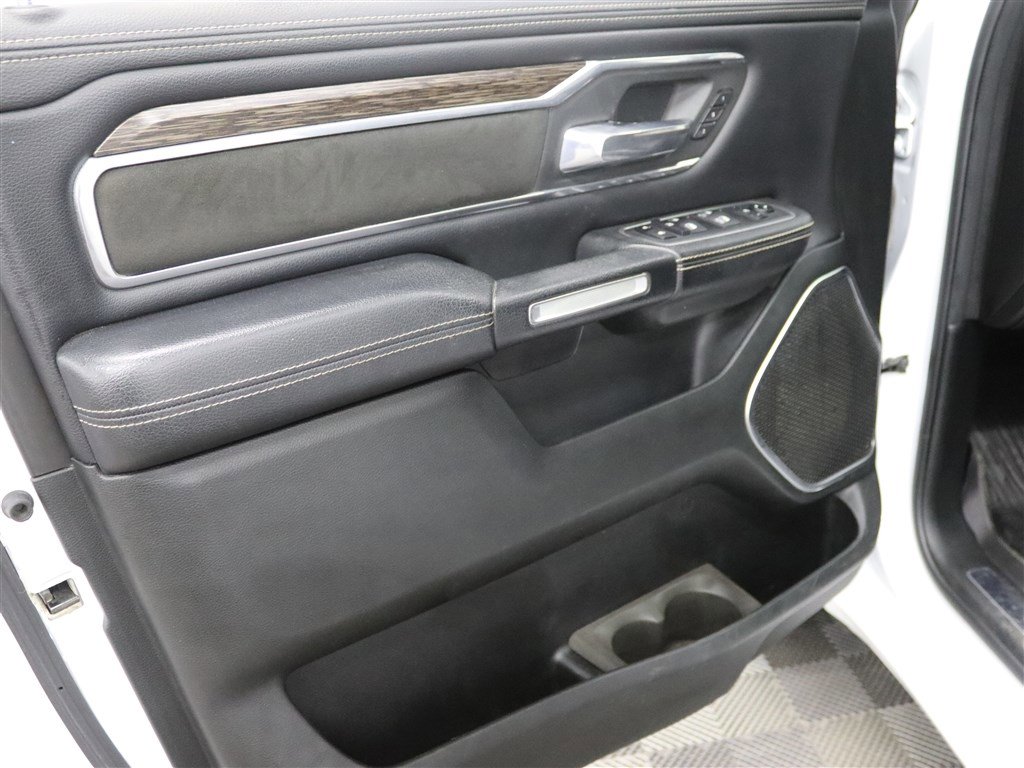 Used 2019 RAM 1500 Laramie AWD/4WD image 18