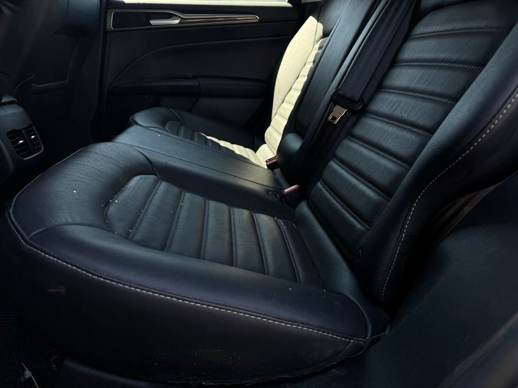 Used 2018 Ford Fusion SE w/ Fusion SE Technology Package image 15