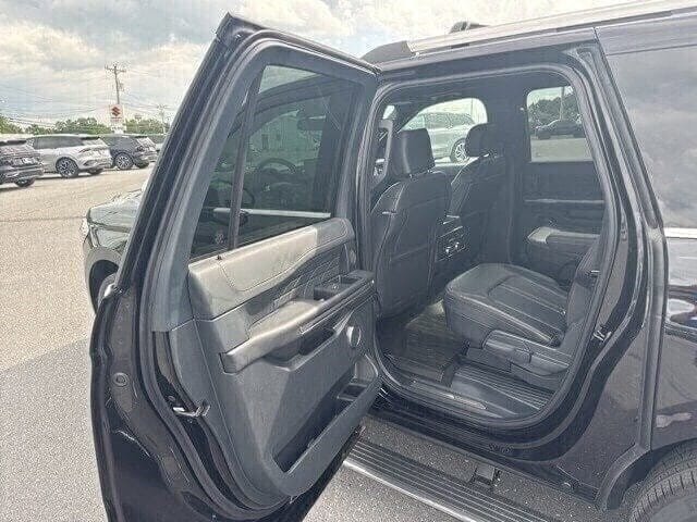 Used 2024 Ford Expedition Max Platinum image 17