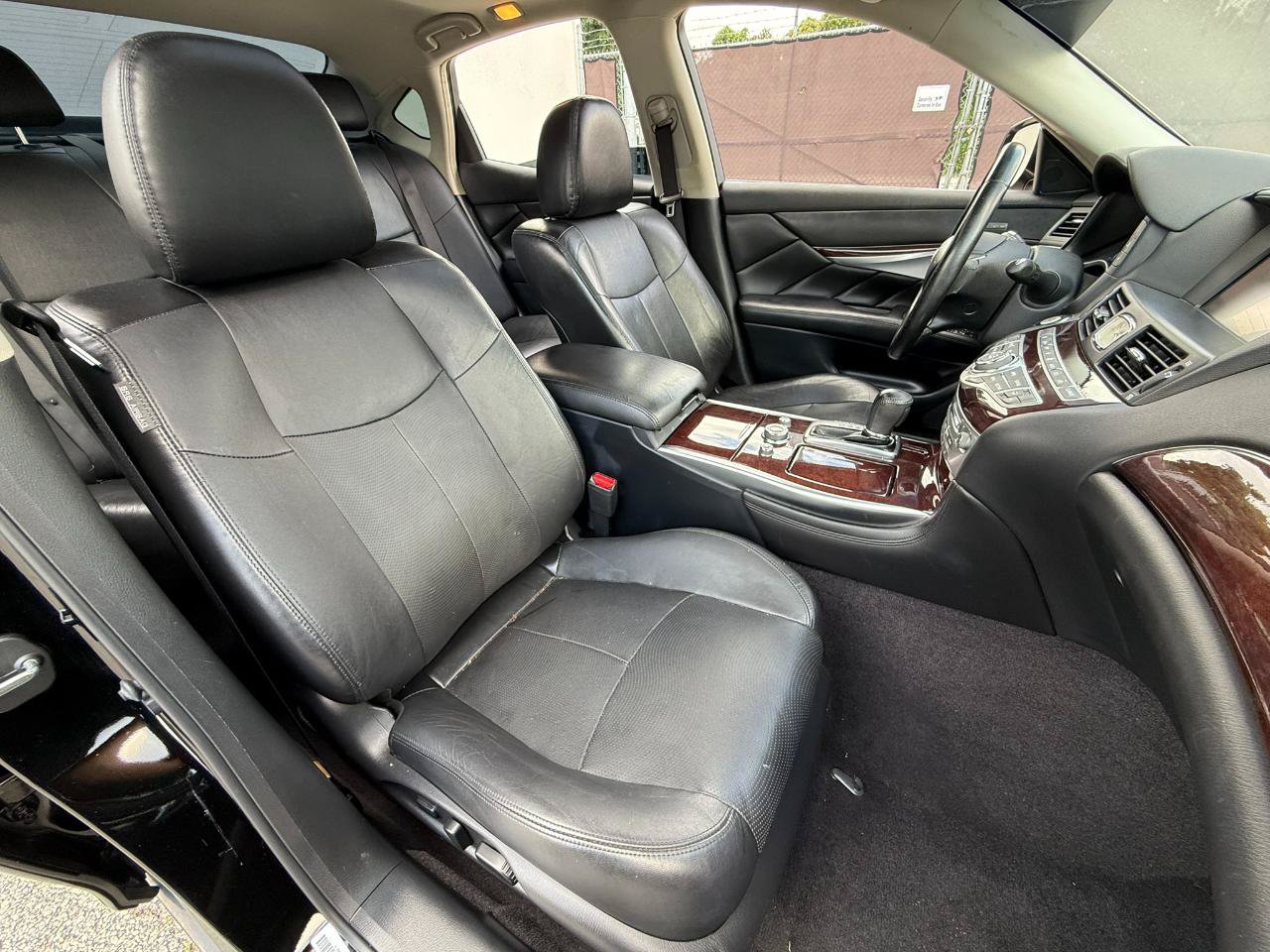 Used 2018 INFINITI Q70 Luxe RWD image 18