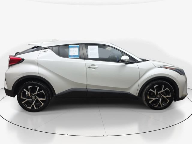Used 2021 Toyota C-HR XLE FWD image 3