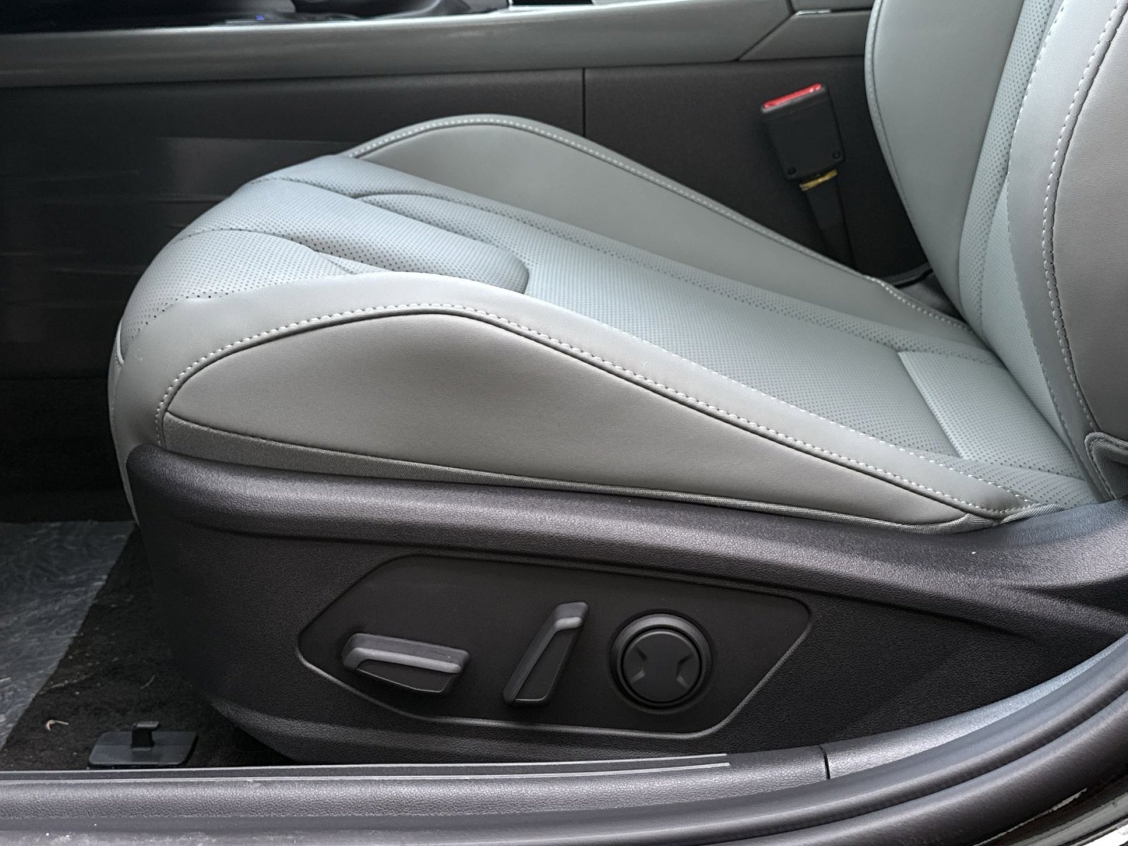 New 2026 Hyundai Elantra Limited image 14