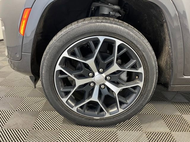 Used 2023 Jeep Grand Cherokee Summit AWD/4WD image 10
