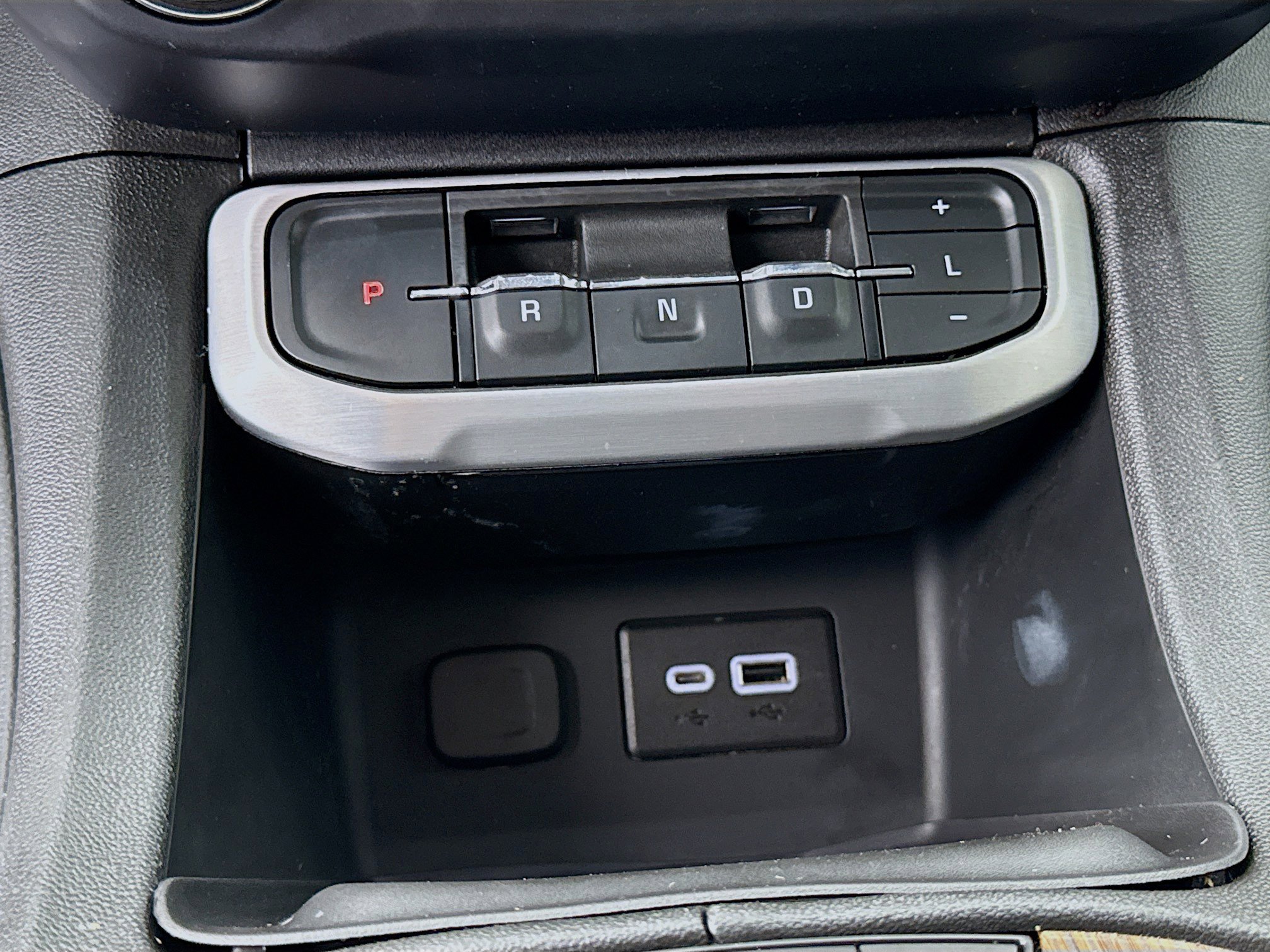 Used 2023 GMC Acadia SLE w/ Driver Convenience Package image 17