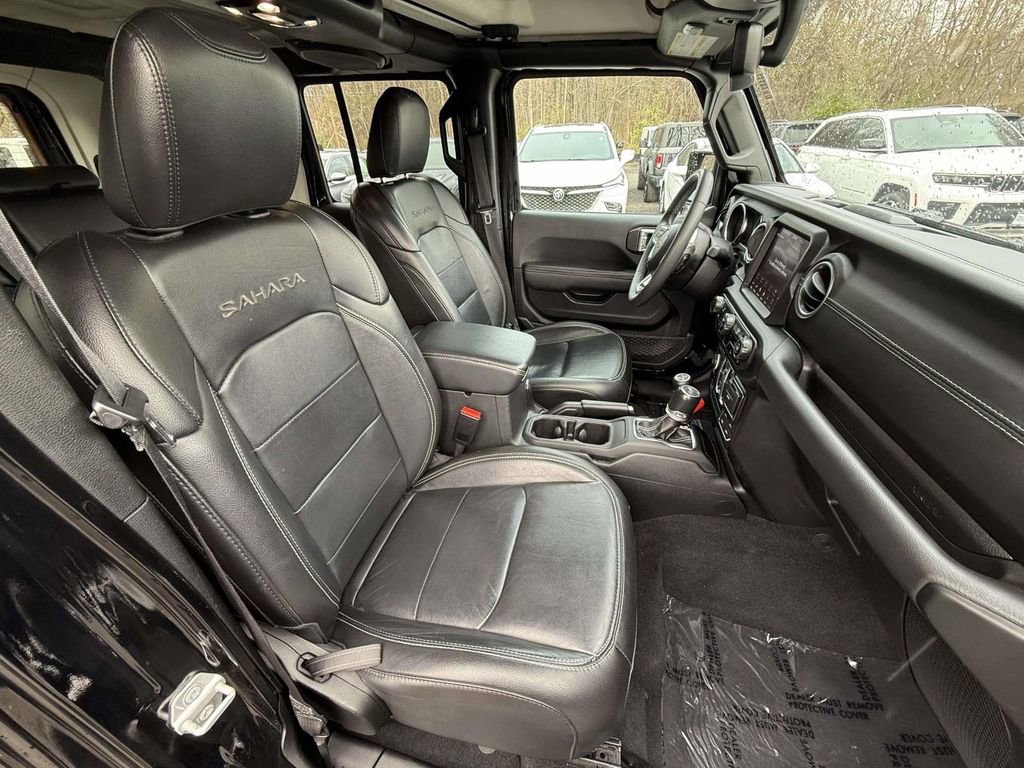 Used 2023 Jeep Wrangler Unlimited Sahara AWD/4WD image 9
