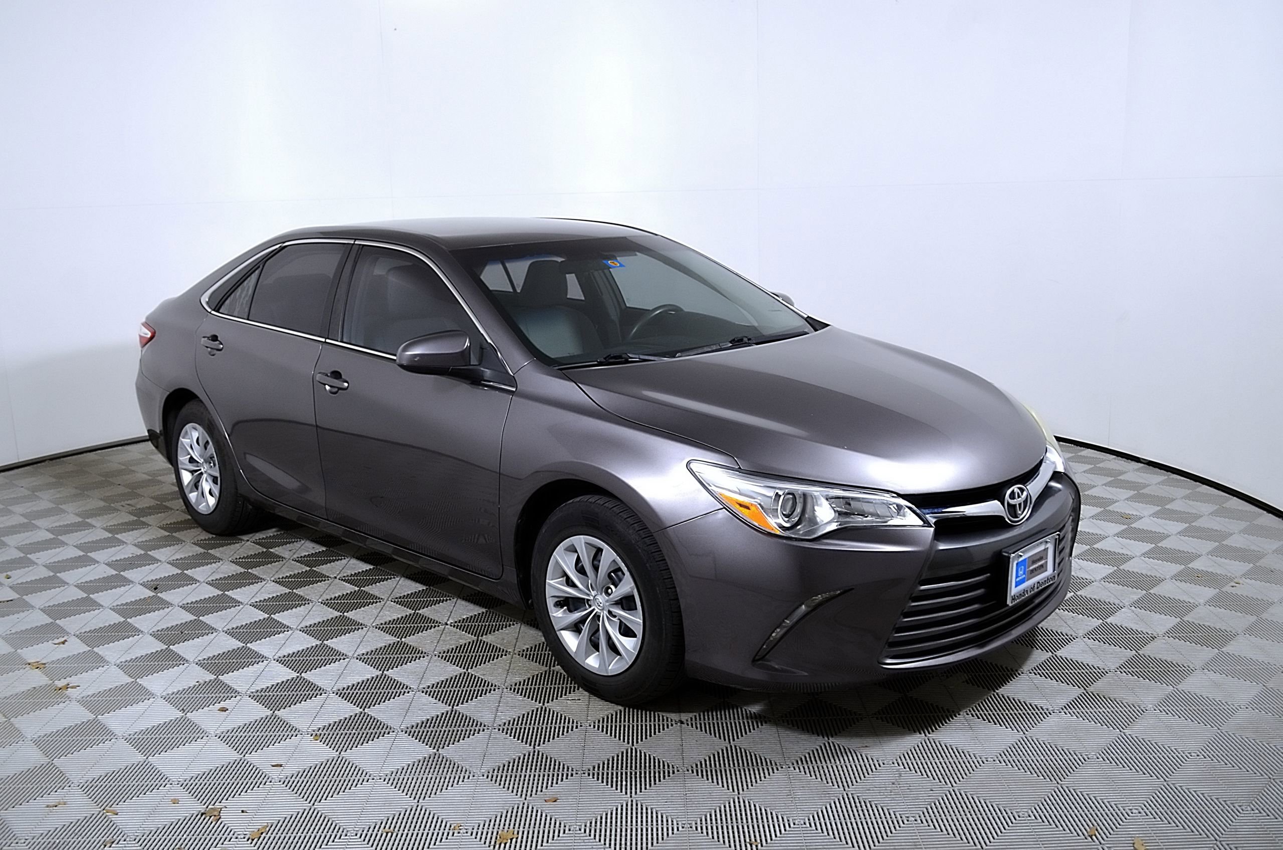 Used 2016 Toyota Camry LE FWD image 7
