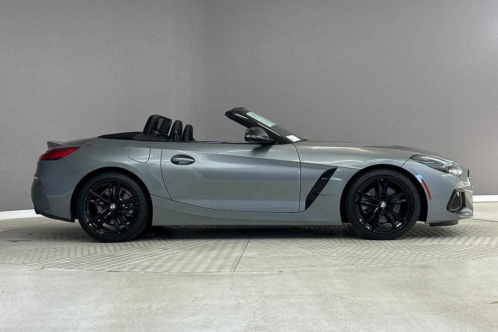 Certified 2024 BMW Z4 sDrive30i w/ Shadowloine Package RWD image 7