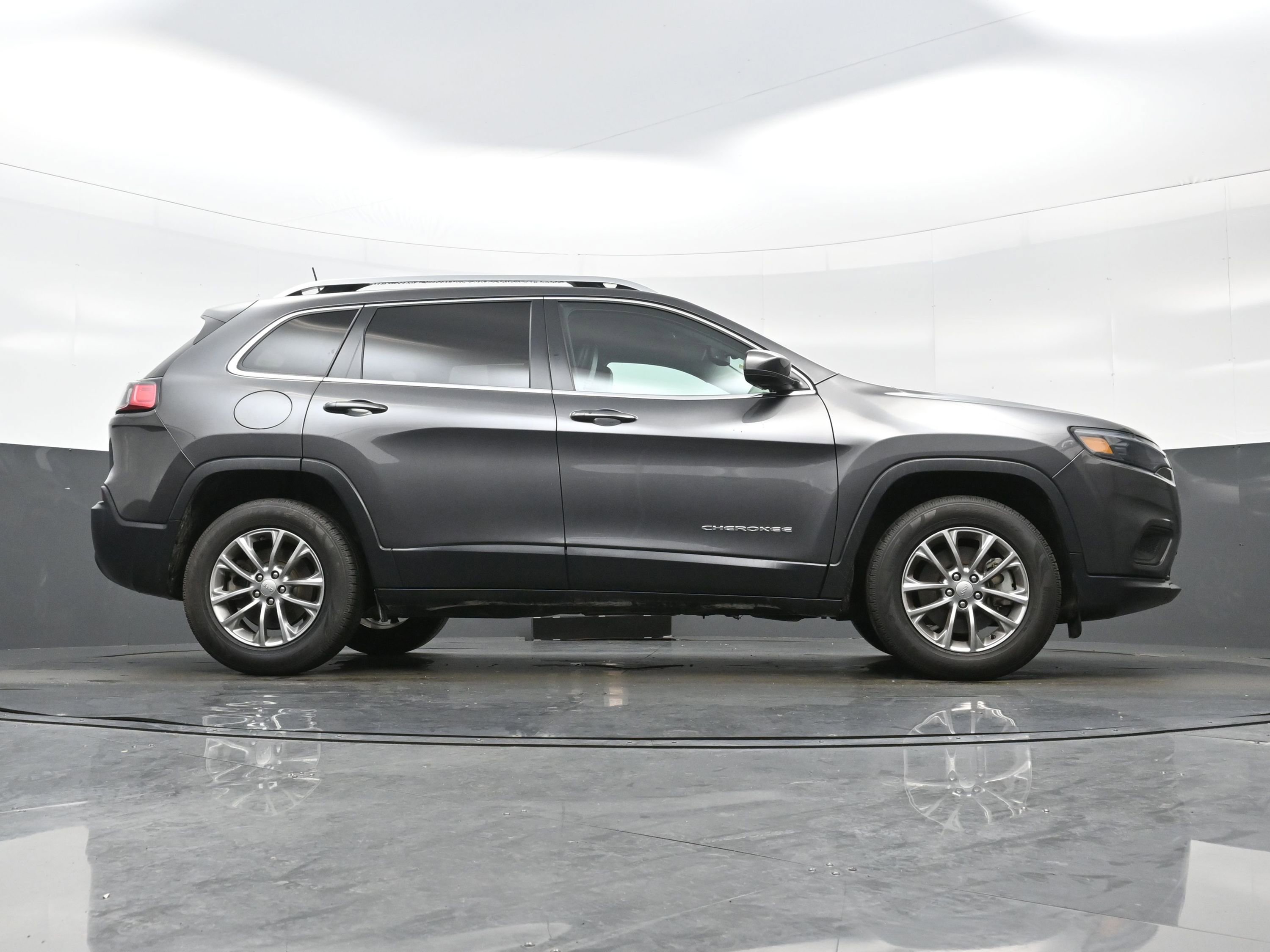 Used 2020 Jeep Cherokee Latitude Plus w/ Comfort/Convenience Group image 33