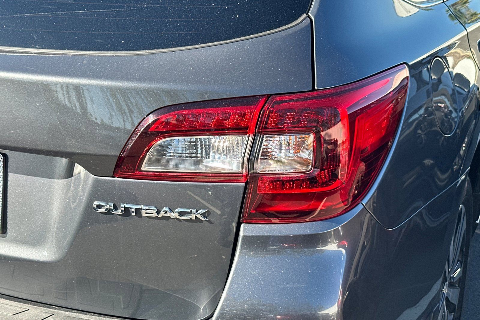 Used 2018 Subaru Outback 2.5i Limited w/ Popular Package #2 image 14