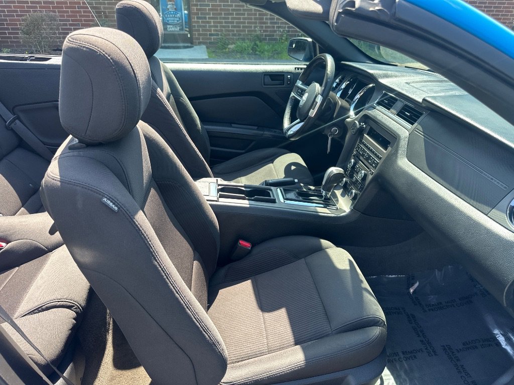 Used 2013 Ford Mustang Convertible image 21