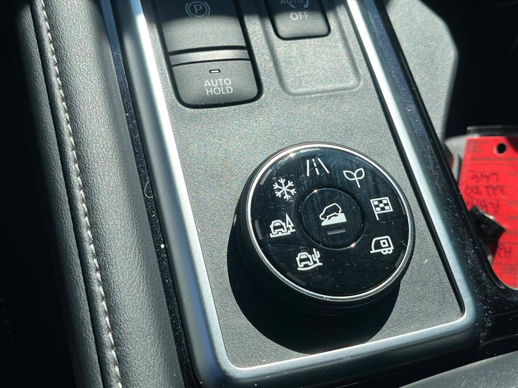 Used 2024 Nissan Pathfinder SL w/ Cargo Package image 14