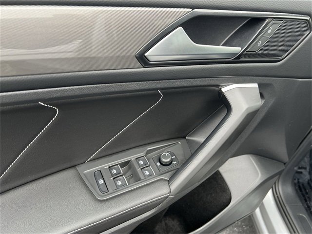 Used 2022 Volkswagen Tiguan SE image 15