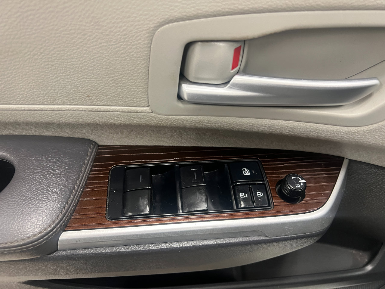 Used 2021 Toyota Sienna XLE w/ XLE Plus Package image 30