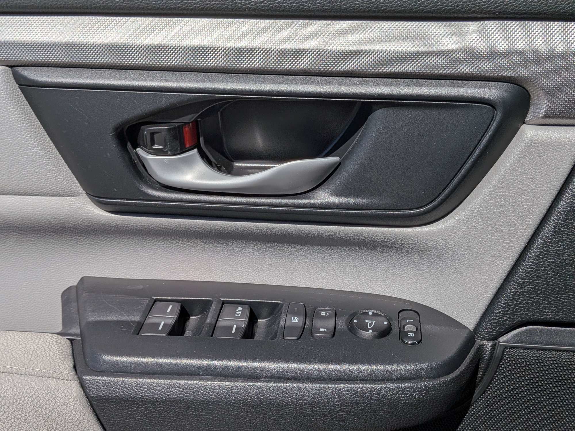 Used 2018 Honda CR-V LX image 25