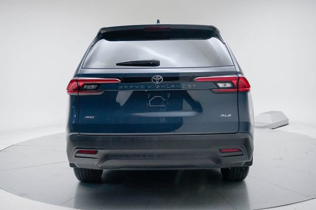 Used 2025 Toyota Grand Highlander AWD image 8