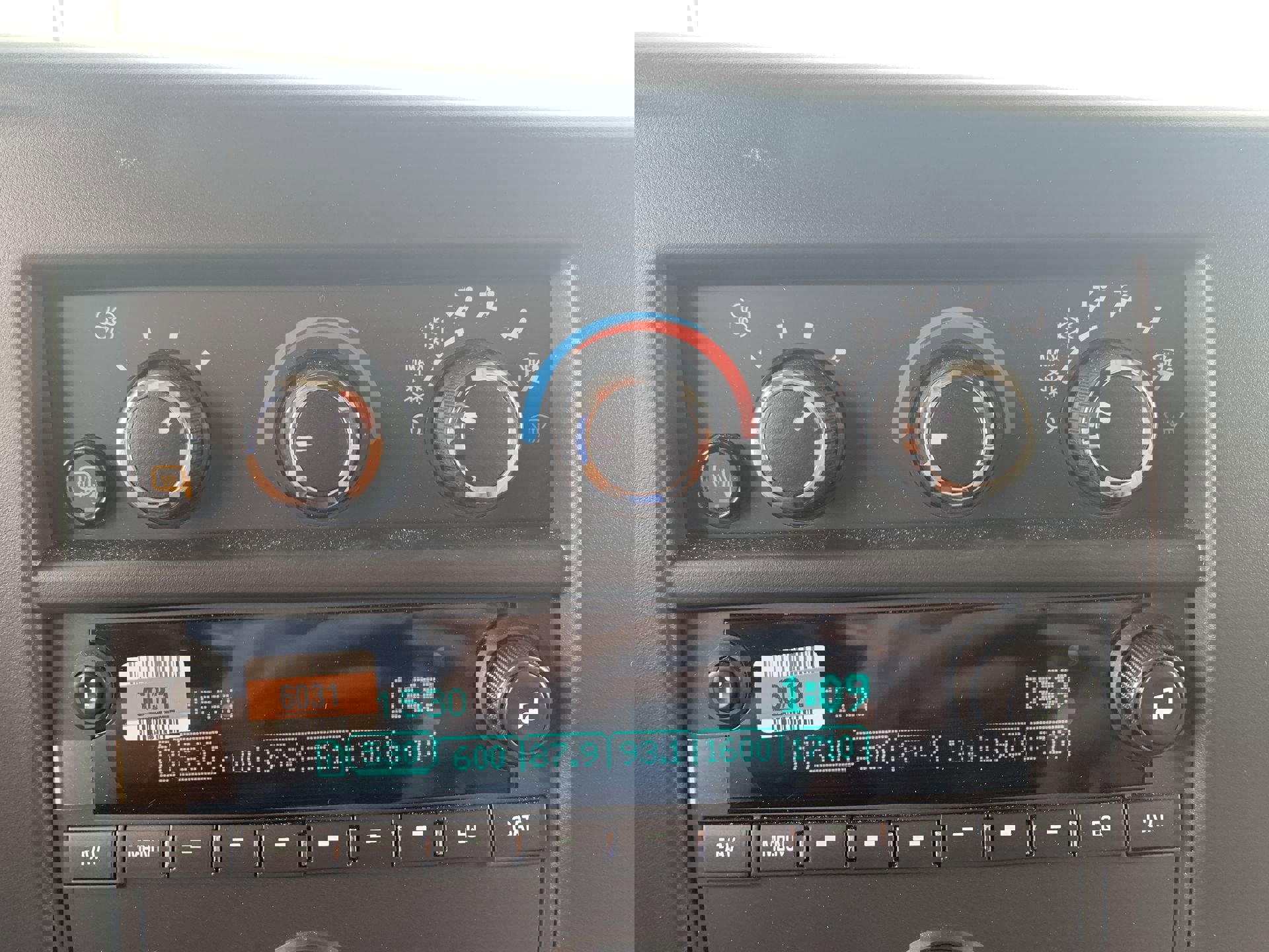 New 2025 GMC Savana 3500 1WT w/ Power Convenience Package image 39