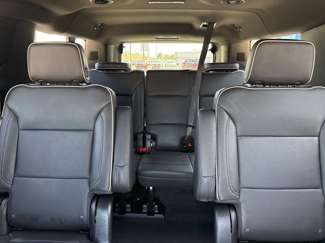 Used 2025 Chevrolet Suburban Premier AWD/4WD image 19