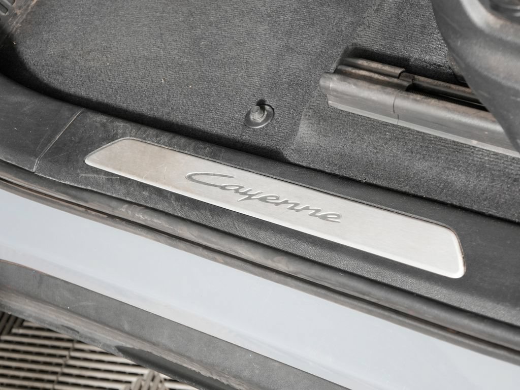 Certified 2024 Porsche Cayenne AWD/4WD image 19