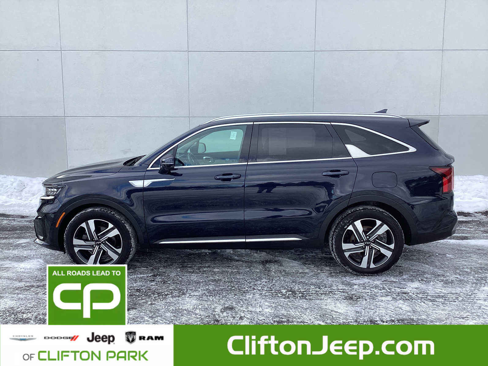 Used 2023 Kia Sorento SX Prestige image 4