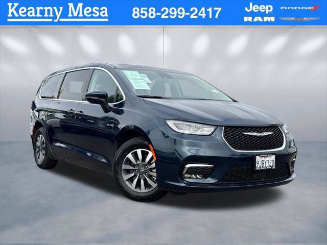 Certified 2023 Chrysler Pacifica Touring-L