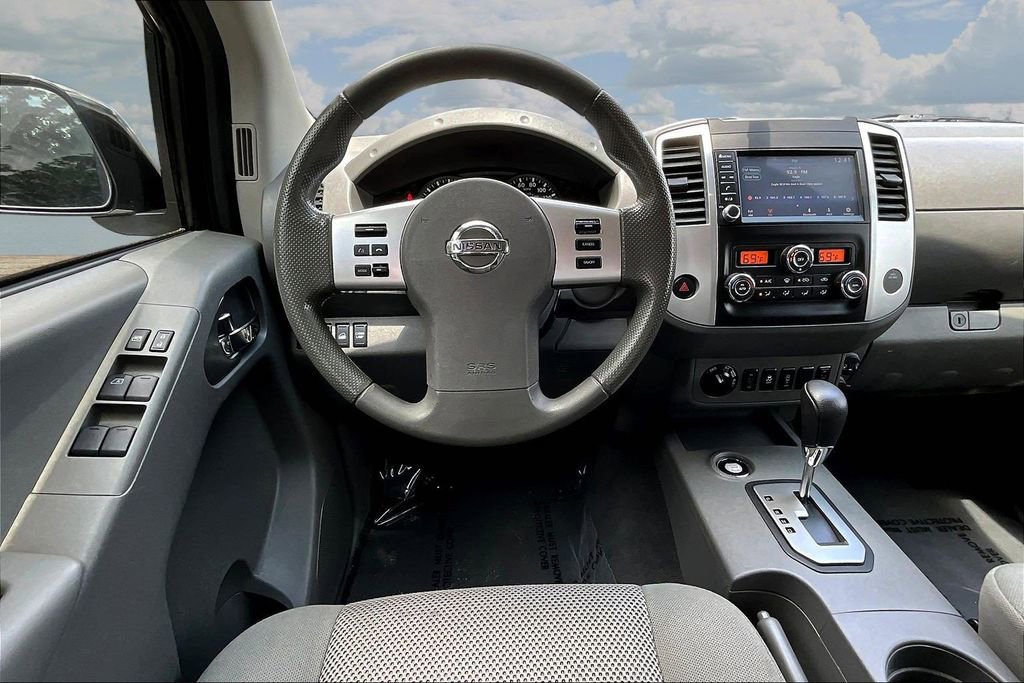 Used 2021 Nissan Frontier SV w/ Midnight Edition Floor Mats AWD/4WD image 11