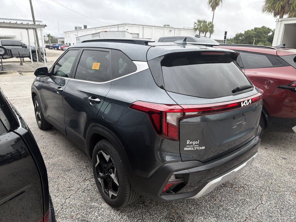 Used 2025 Kia Seltos EX w/ EX Sunroof Package FWD image 4
