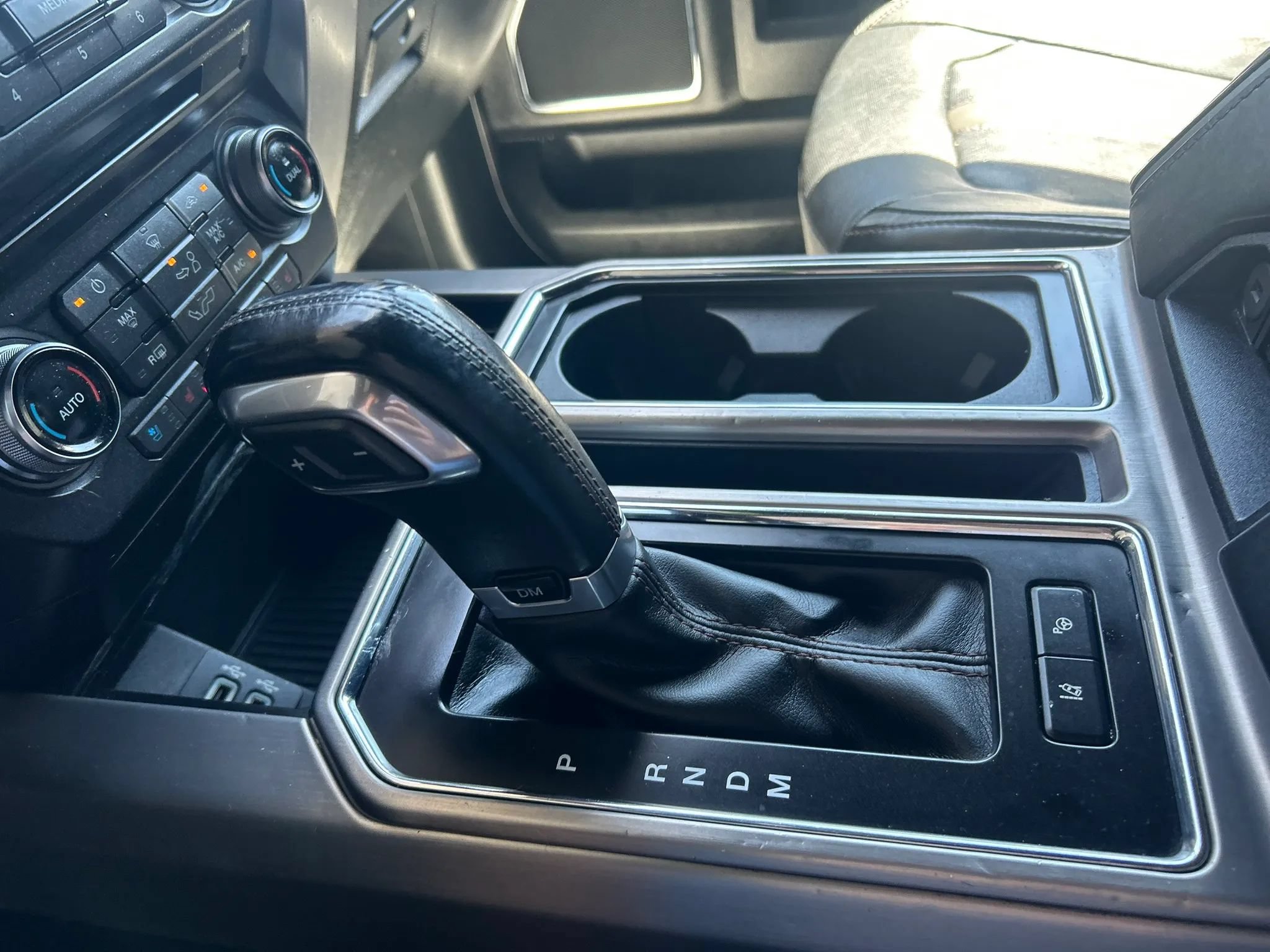 Used 2018 Ford F150 Platinum w/ Equipment Group 701A Luxury AWD/4WD image 31