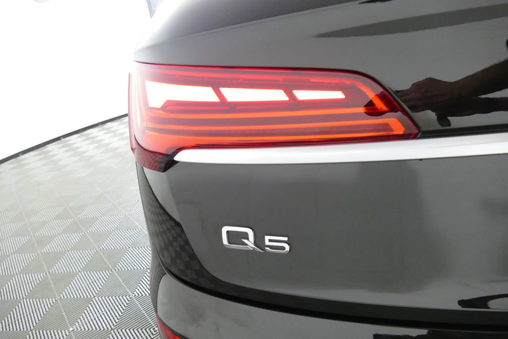 Certified 2025 Audi Q5 2.0T Premium Plus w/ Premium Plus Package AWD/4WD image 2
