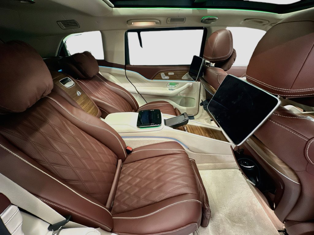 Used 2025 Mercedes-Benz Maybach GLS 600 4MATIC image 29