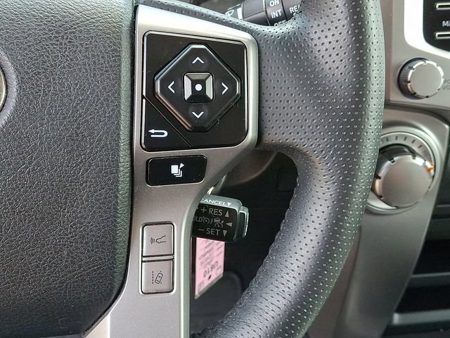 Used 2020 Toyota 4Runner SR5 AWD/4WD image 24