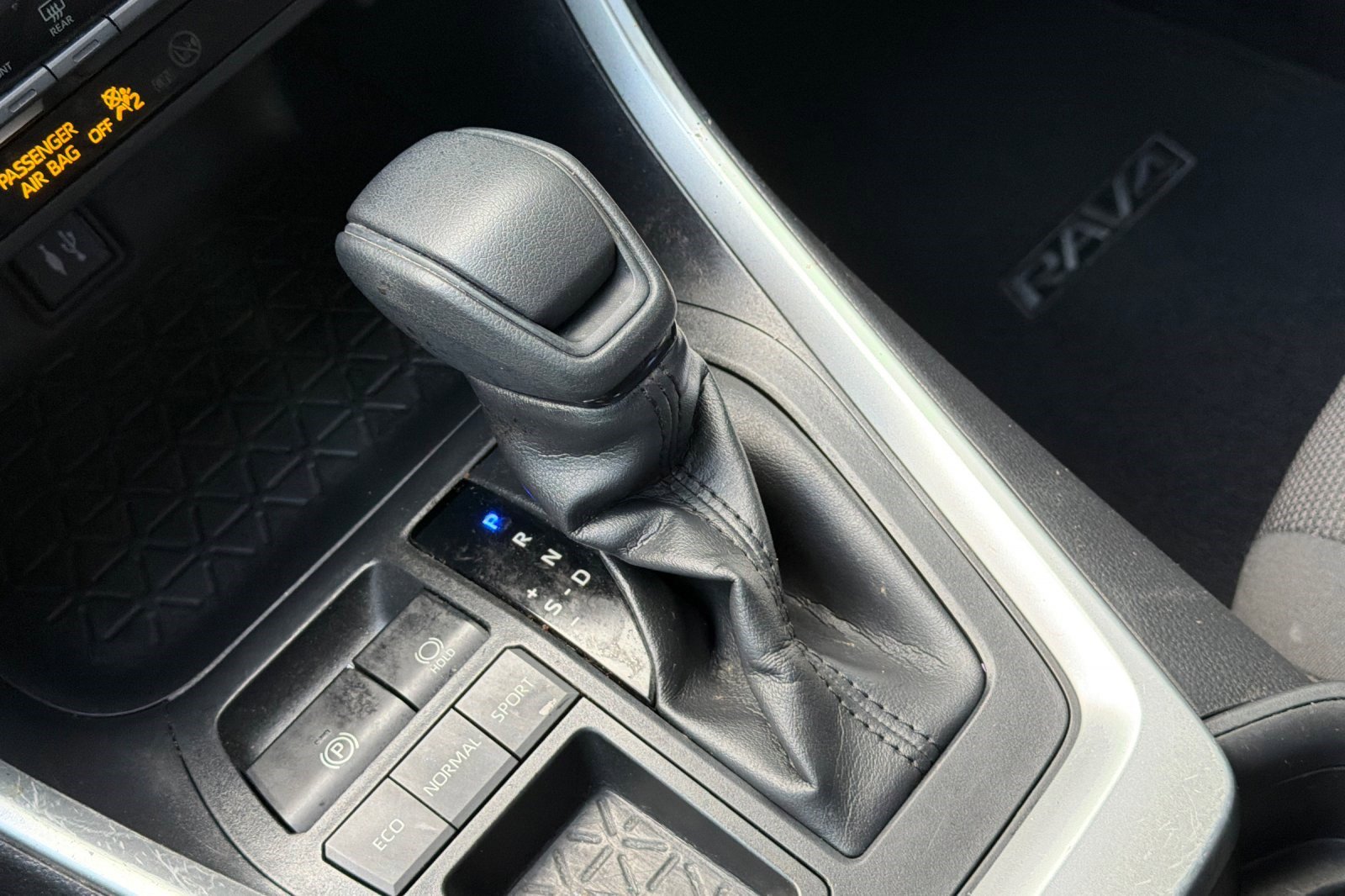 Used 2019 Toyota RAV4 LE image 27