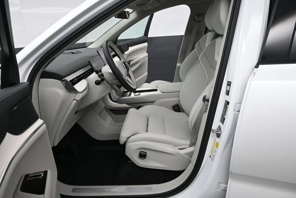 New 2026 Volvo EX90 Plus AWD/4WD image 10