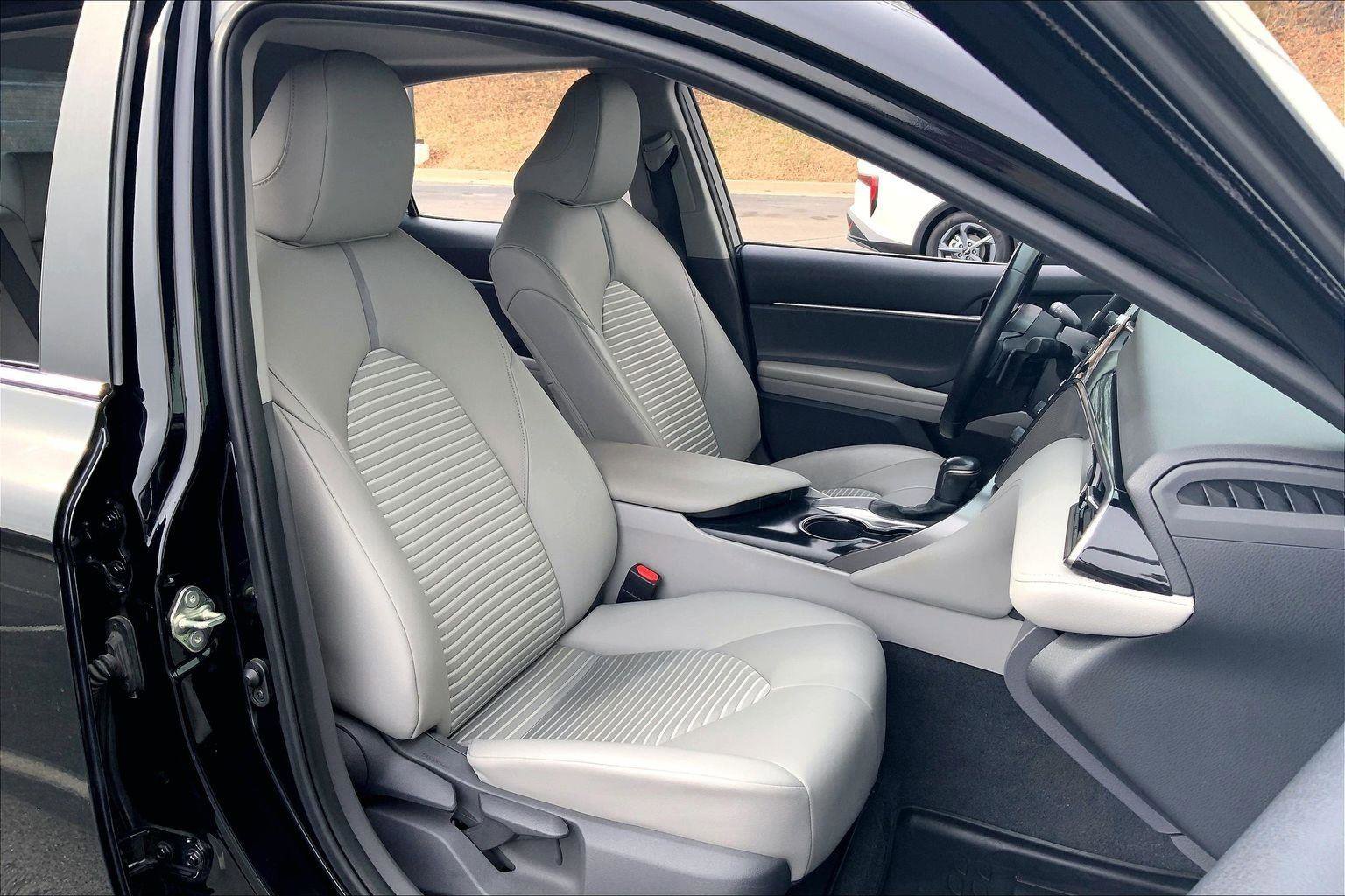 Used 2020 Toyota Camry SE w/ Convenience Package image 7