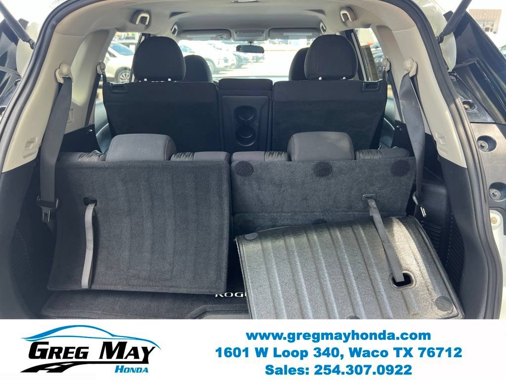 Used 2017 Nissan Rogue SV w/ SV Family Package FWD image 16