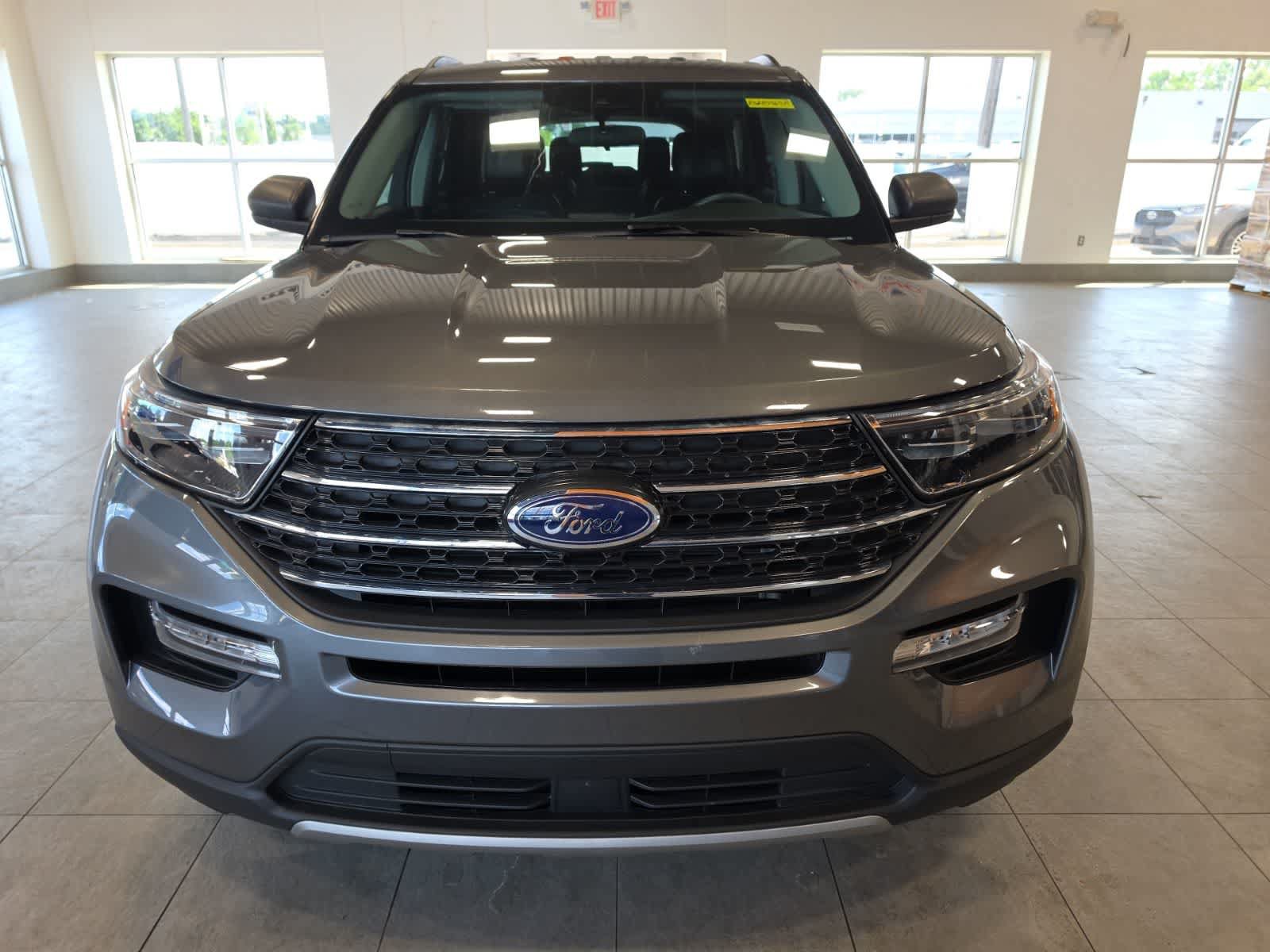 Used 2024 Ford Explorer XLT w/ Equipment Group 202A AWD/4WD image 3