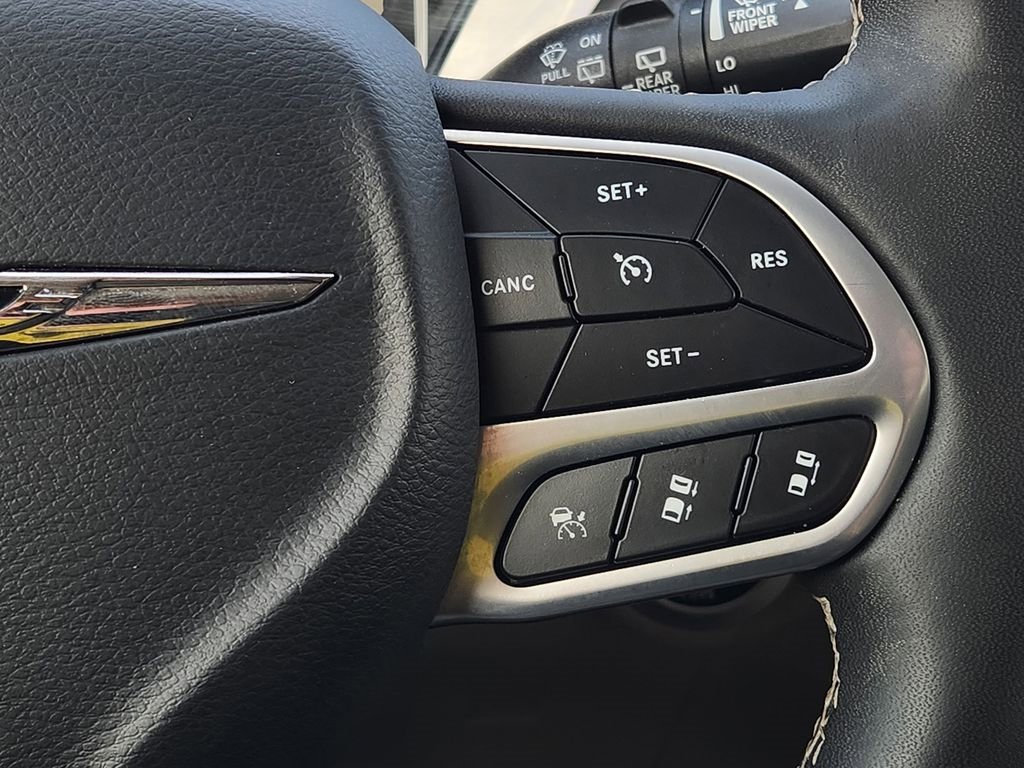 Used 2023 Chrysler Pacifica Limited image 29