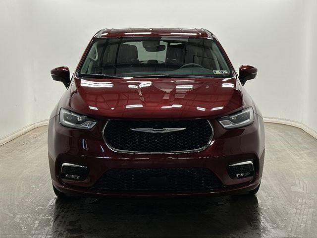 Used 2023 Chrysler Pacifica Touring-L image 32