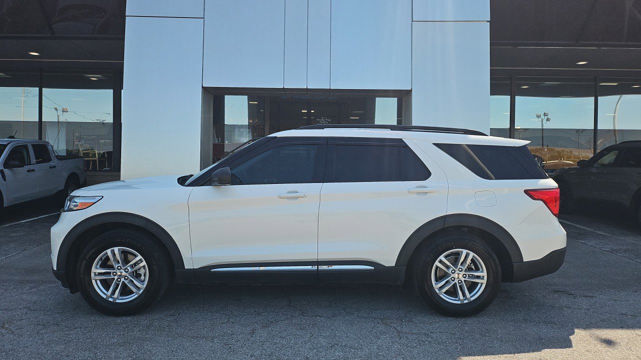 Used 2022 Ford Explorer XLT w/ Class IV Trailer Tow Package RWD image 2