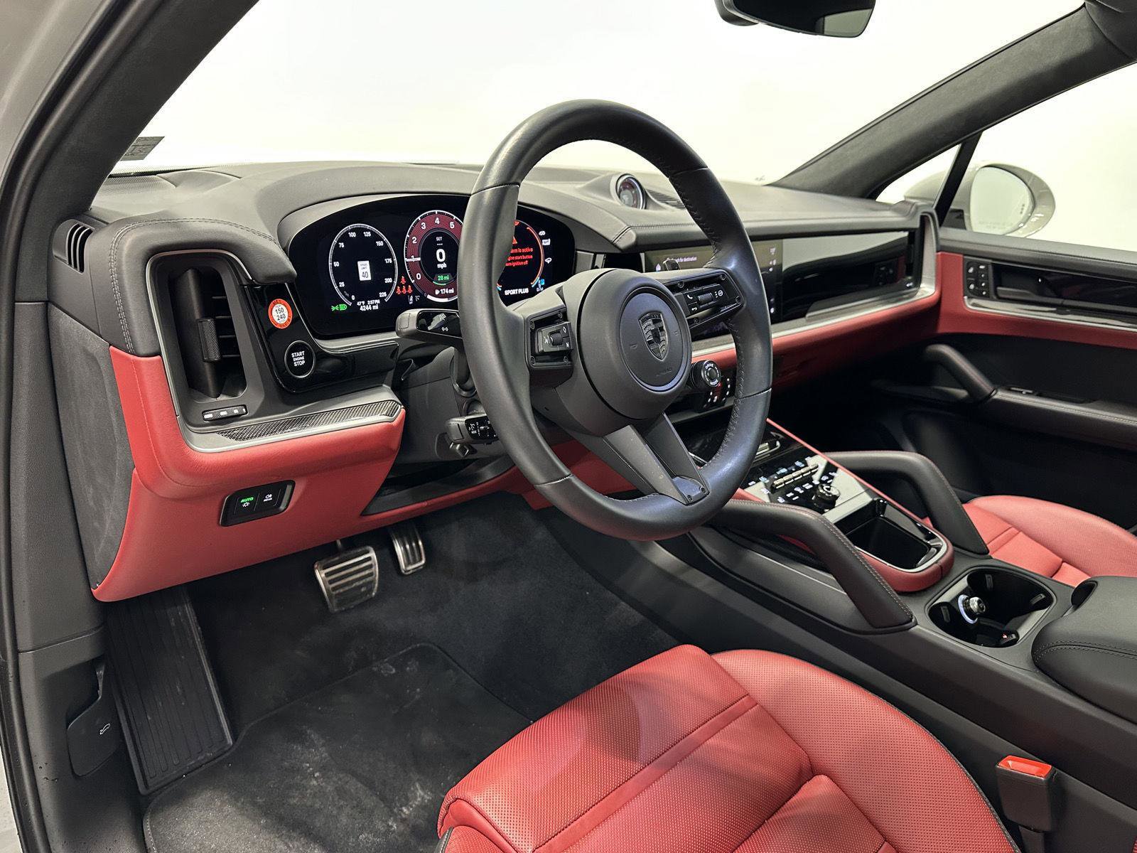 Certified 2025 Porsche Cayenne Turbo image 5