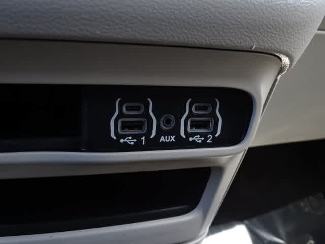 Used 2023 Chrysler Pacifica Touring-L FWD image 32